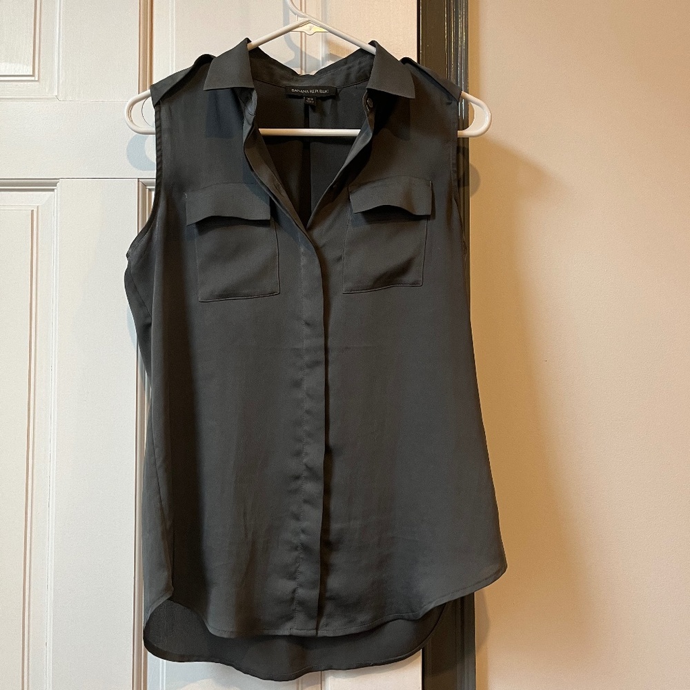 Banana Republic Sleeveless Button Up